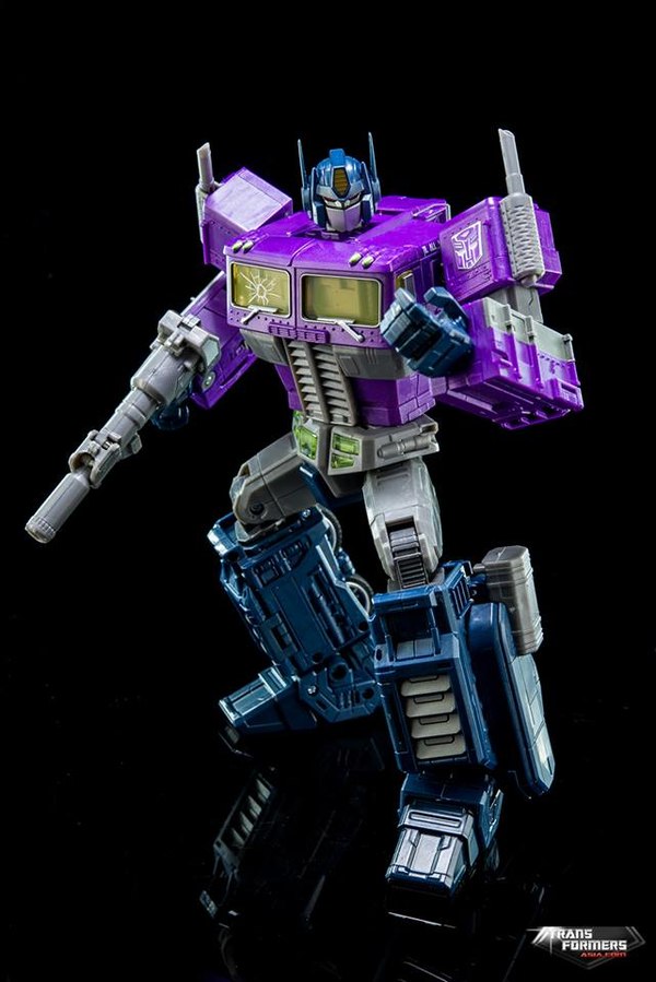 Asia Exclusive Masterpiece Shattered Glass Optimus New Official Photos 06 (6 of 14)